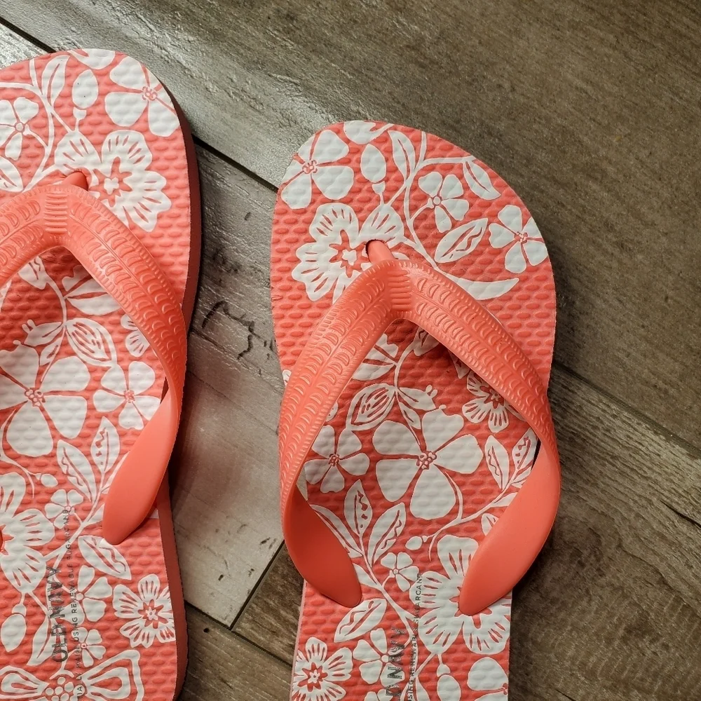 Old Navy Peach Coral Floral Girl Flip Flops Size 12/13 EUC